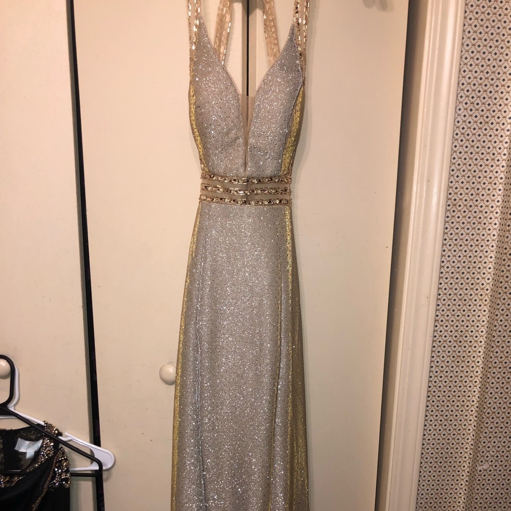 Prom dress for sale, worn 5hrs, non smoked home:)